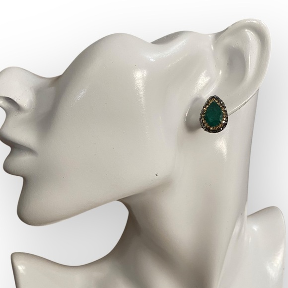 181 Sunaina Emerald Studs - Picture 7 of 10